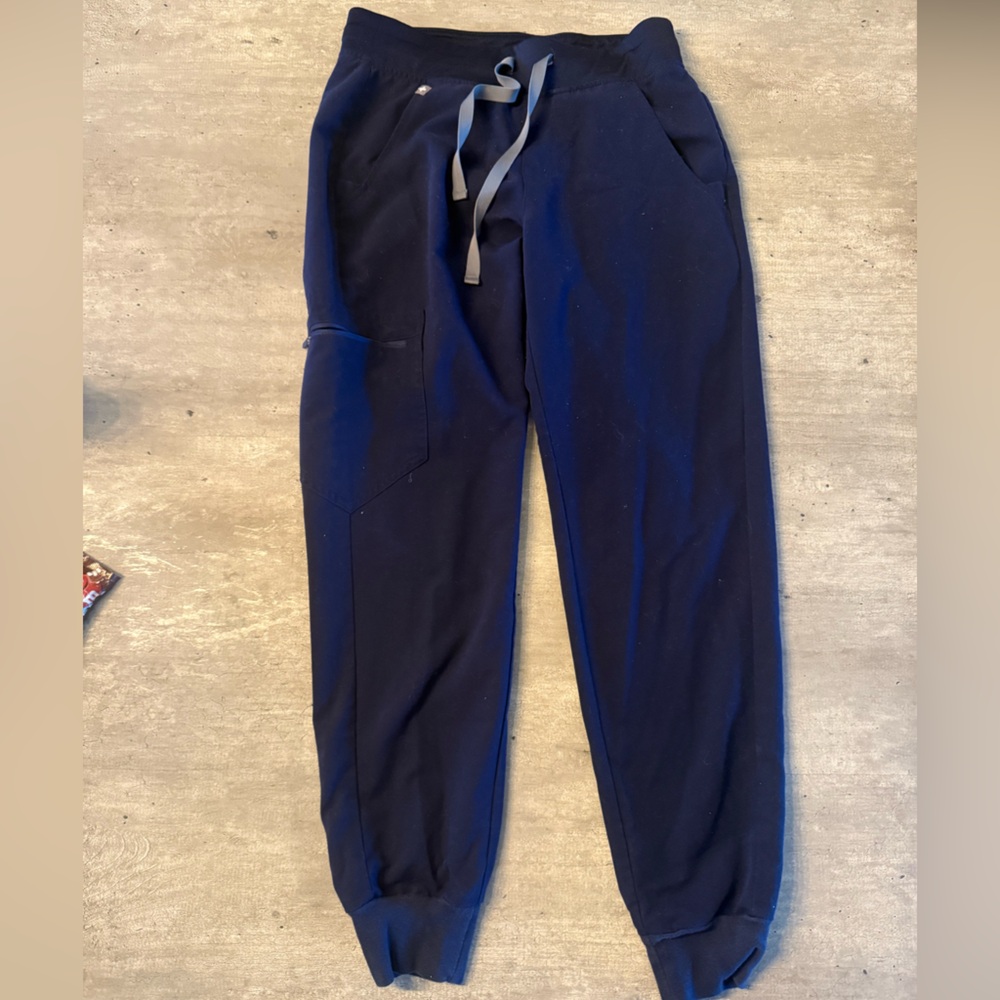Women’s Fig scrub bottoms. XS P.